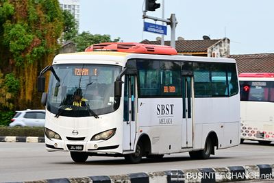 Bus T21 - BAS.MY Melaka Hino XZU720R (JSJ8681)