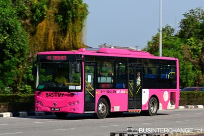 Bus M17 - BAS.MY Melaka Golden Dragon XML6885J15 (JXJ2864)