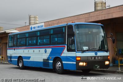 沖縄 22 き   69 - Okinawa Bus Mitsubishi Fuso Aero Bus