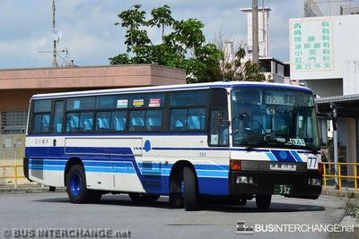 Bus 77 - Okinawa Bus Mitsubishi Fuso Aero Star (沖縄 22 き  352)