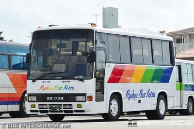 沖縄 22 い   52 - Ryukyu Bus Kotsu Hino Rainbow 7M