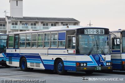 沖縄 200 か  205 · 76