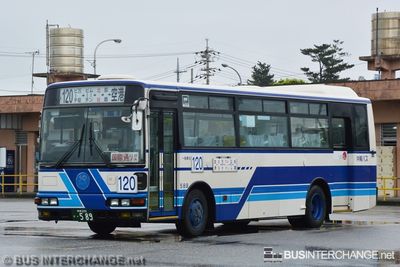 沖縄 200 か  589 · 120
