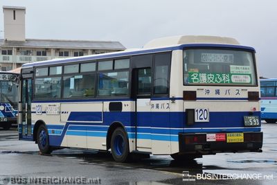 沖縄 200 か  593 · 120