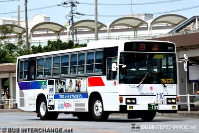 沖縄 200 か  689 · NOT IN SERVICE