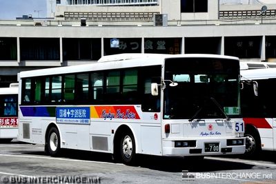 沖縄 200 か  700 · 51