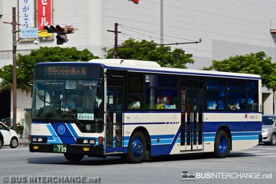 沖縄 200 か  709 · 227