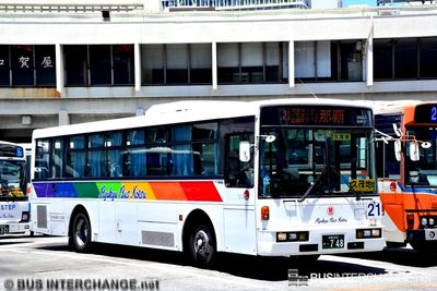 沖縄 200 か  748 · 21