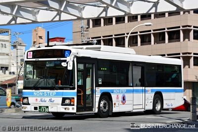 Bus 11 - Naha Bus Hino Blue Ribbon II (沖縄 230 あ 1330)