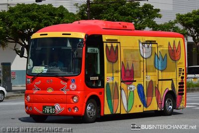 Bus 10 - Naha Bus Hino Poncho (沖縄 230 あ 7803)