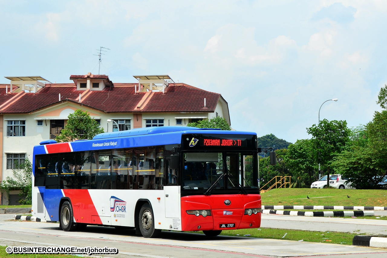 Bas Muafakat Johor P203 Bus At Selesa Jaya.